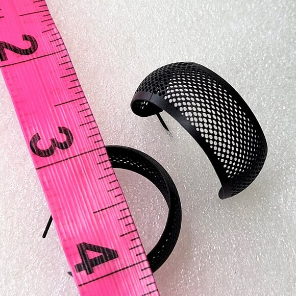 Lightweight Black Earrings - Picture 3 of 9